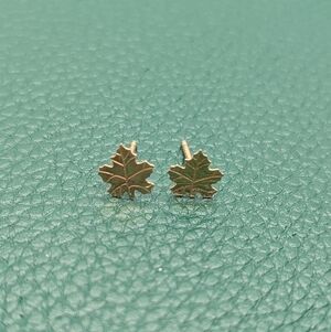 ✨ Tiny 14k Gold Maple Leaf Stud Earrings ✨